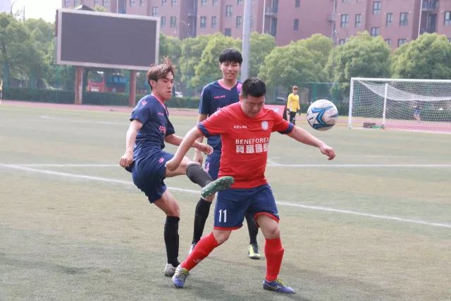 罗马抬高科内的转会价格至1亿欧元